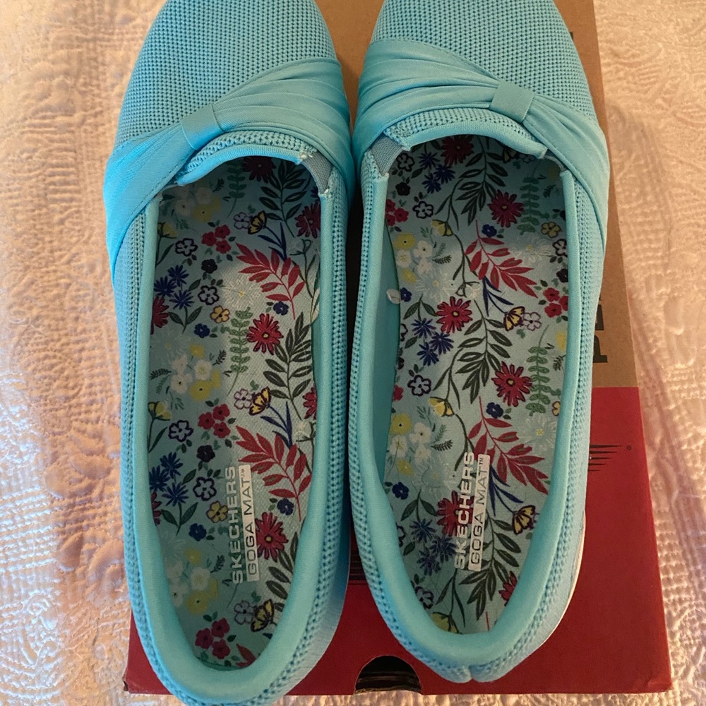 Sketchers Gogamat slip on shoes never worn size 10